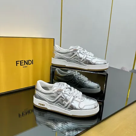 フェンディ カジュアルシューズ