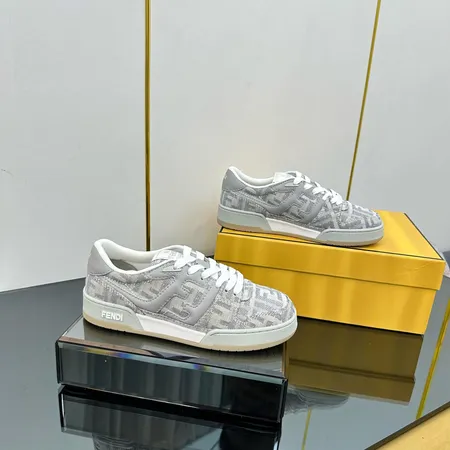フェンディ カジュアルシューズ