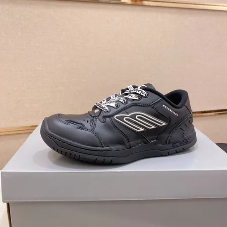 バレンシアガ カジュアルシューズ