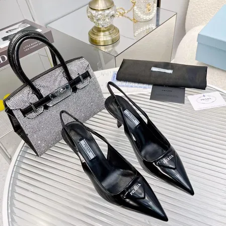 ヴァレンティノ サンダル