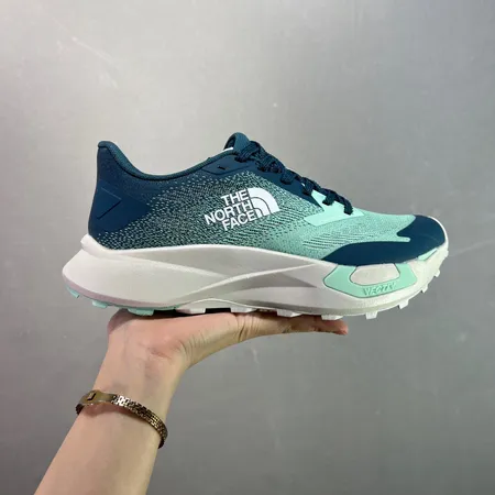 ノースフェイス スニーカー