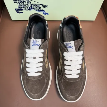 バーバリー ス カジュアルシューズ