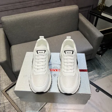 プラダ カジュアルシューズ