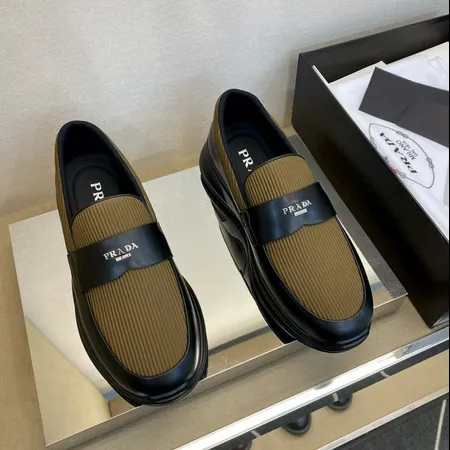 プラダ カジュアルシューズ