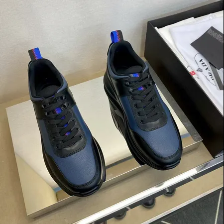 プラダ カジュアルシューズ