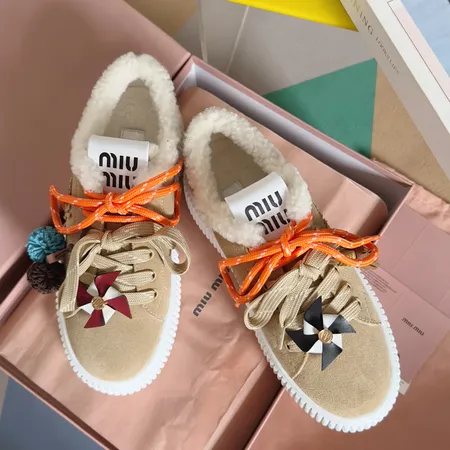 ミュウミュウ カジュアルシューズ