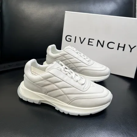 ジバンシィ スニーカー