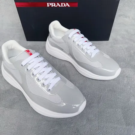 プラダ スニーカー