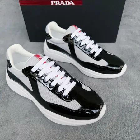 プラダ スニーカー