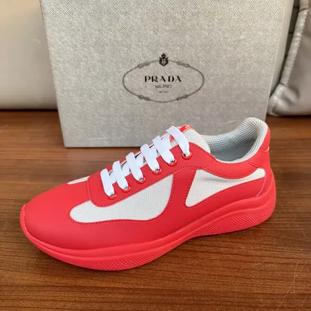 プラダ スニーカー