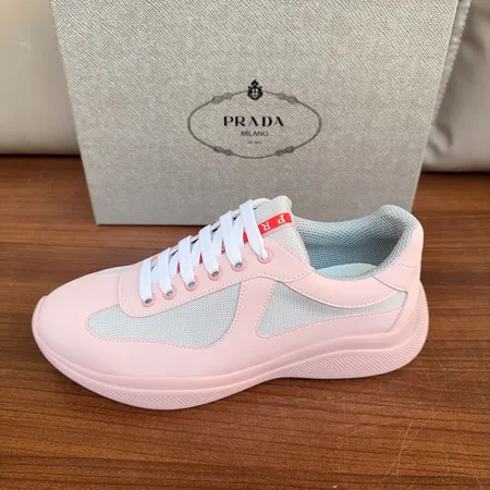 プラダ スニーカー