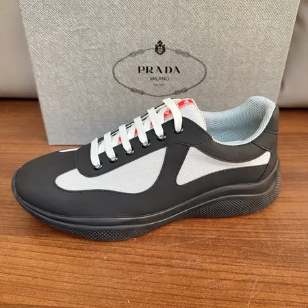 プラダ スニーカー