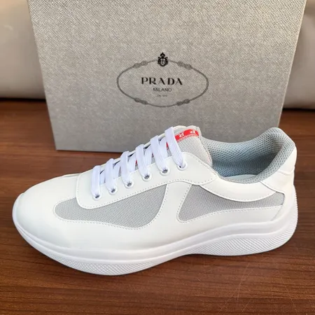 プラダ スニーカー