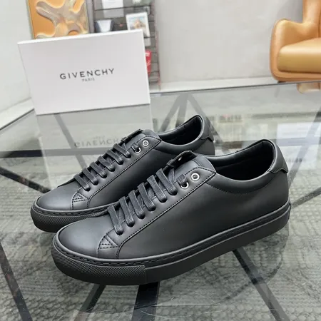 ジバンシィ カジュアルシューズ