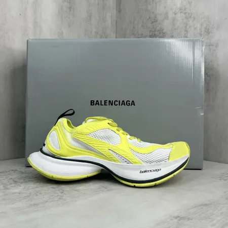 バレンシアガ スニーカー