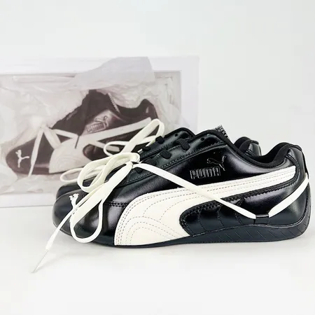 プーマ スニーカー