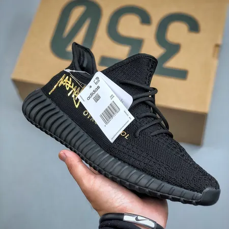 アディダス スニーカー