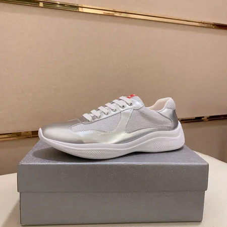 プラダ スニーカー