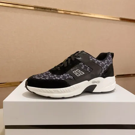 ジバンシィ スニーカー