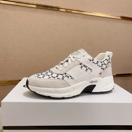 ジバンシィ スニーカー