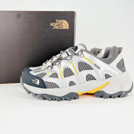 ノースフェイス スニーカー