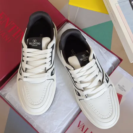 ヴァレンティノ カジュアルシューズ