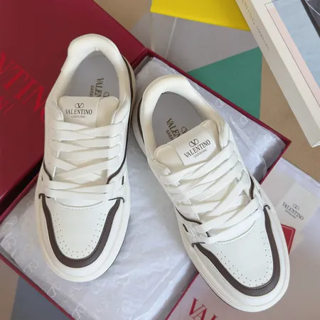 ヴァレンティノ カジュアルシューズ