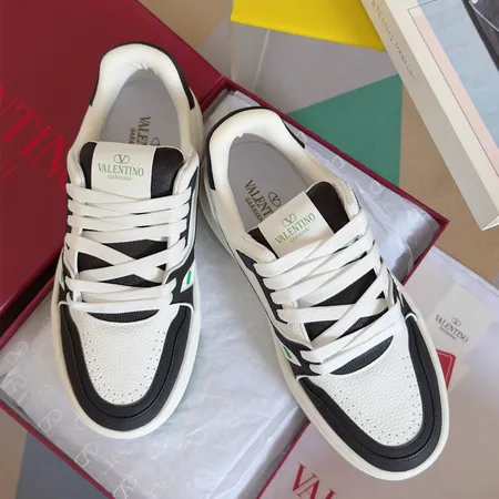 ヴァレンティノ カジュアルシューズ