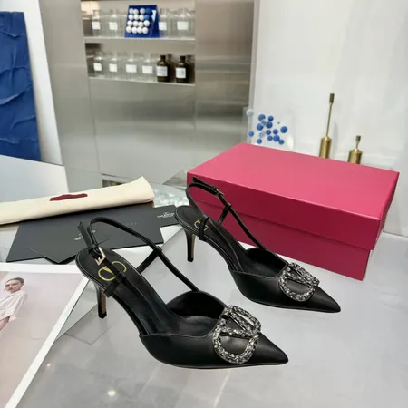 ヴァレンティノ サンダル