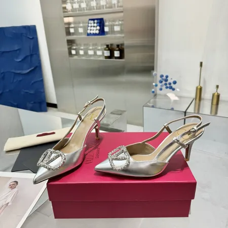 ヴァレンティノ サンダル