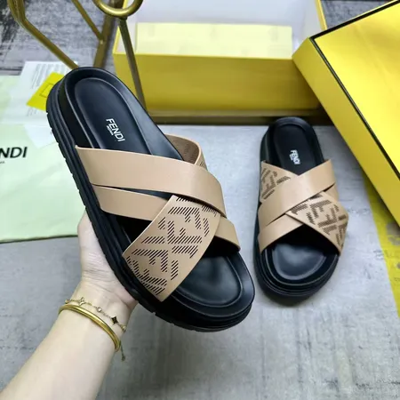 フェンディ スリッパ