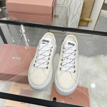 ミュウミュウ カジュアルシューズ