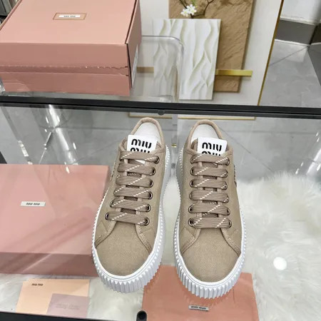 ミュウミュウ カジュアルシューズ