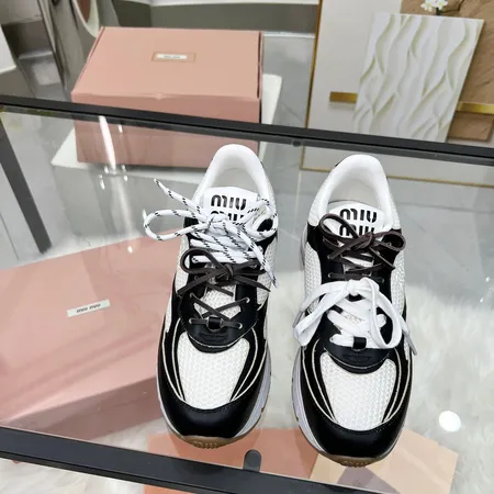 ミュウミュウ スニーカー