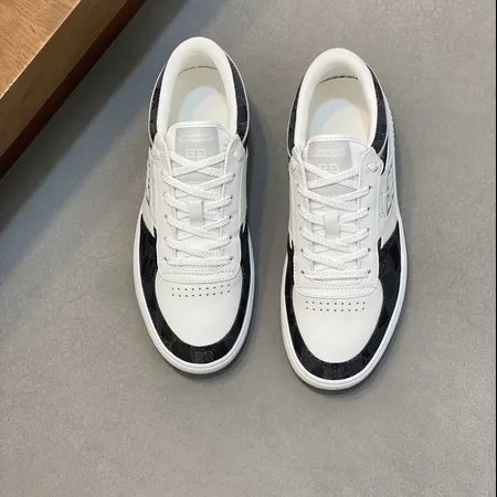 ジバンシィ カジュアルシューズ