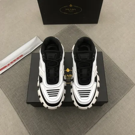 プラダ スニーカー