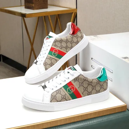 グッチ カジュアルシューズ