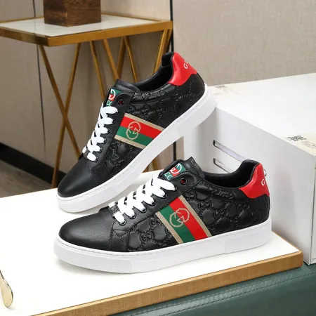 グッチ カジュアルシューズ