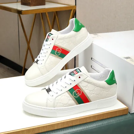 グッチ カジュアルシューズ