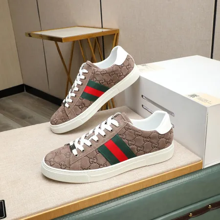 グッチ カジュアルシューズ