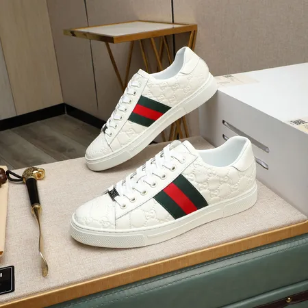 グッチ カジュアルシューズ