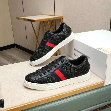 グッチ カジュアルシューズ