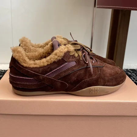 ミュウミュウ カジュアルシューズ