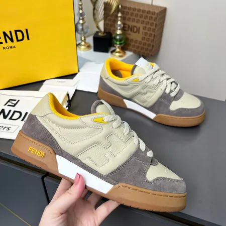 フェンディ カジュアルシューズ