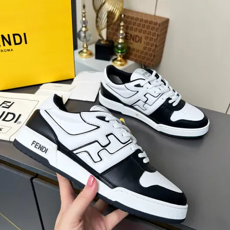 フェンディ カジュアルシューズ