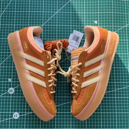 アディダス カジュアルシューズ