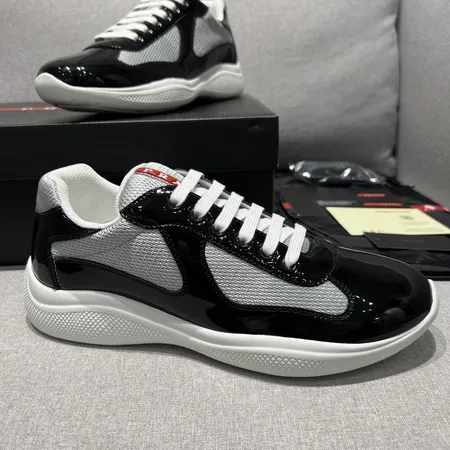 プラダ カジュアルシューズ