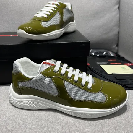 プラダ カジュアルシューズ