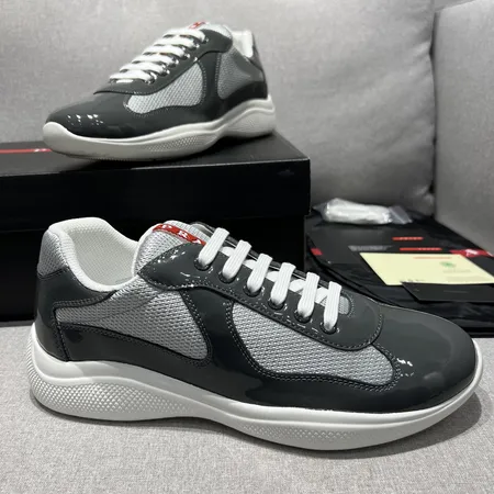 プラダ カジュアルシューズ