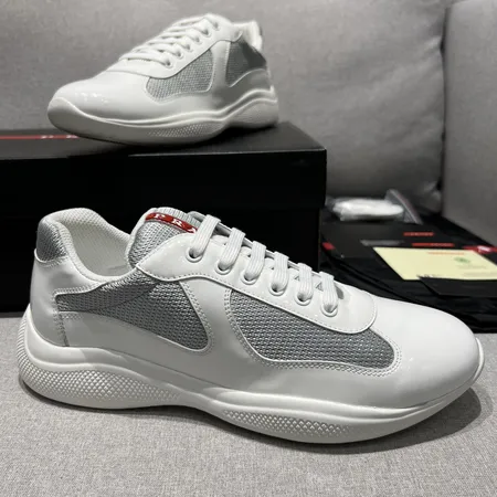 プラダ カジュアルシューズ